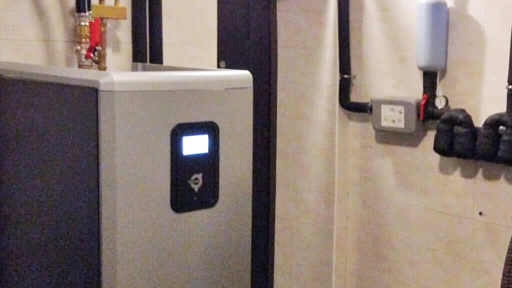 Панель керування геотермального теплового насоса Thermia