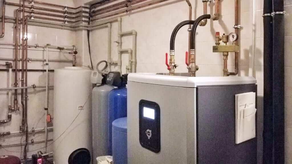 Геотермальний тепловий насос Thermia Diplomat Inverter у котельні